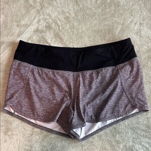 Lululemon Speed Up Low Rise Shorts - Heather Gray with Black Waistband